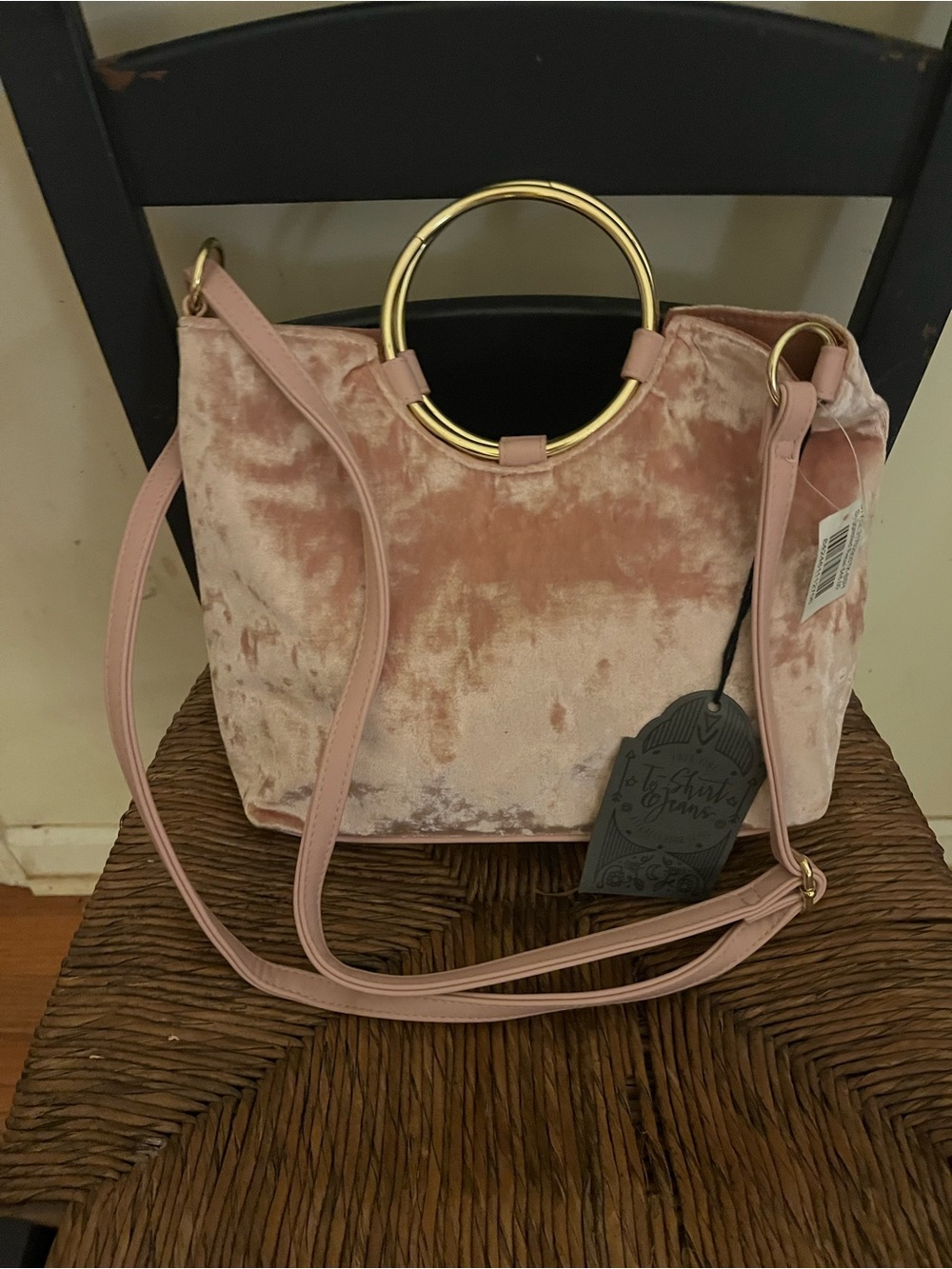 T-Shirt & Jeans pink crushed velvet purse